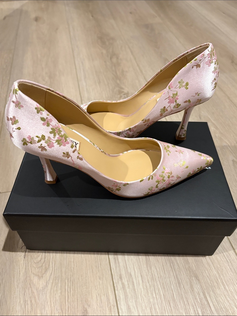 NEW Badgley Mischka Pink Floral Heels